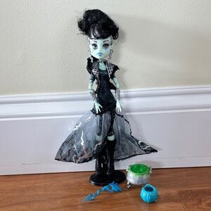 Monster High Ghouls Rule Frankie Stein Doll